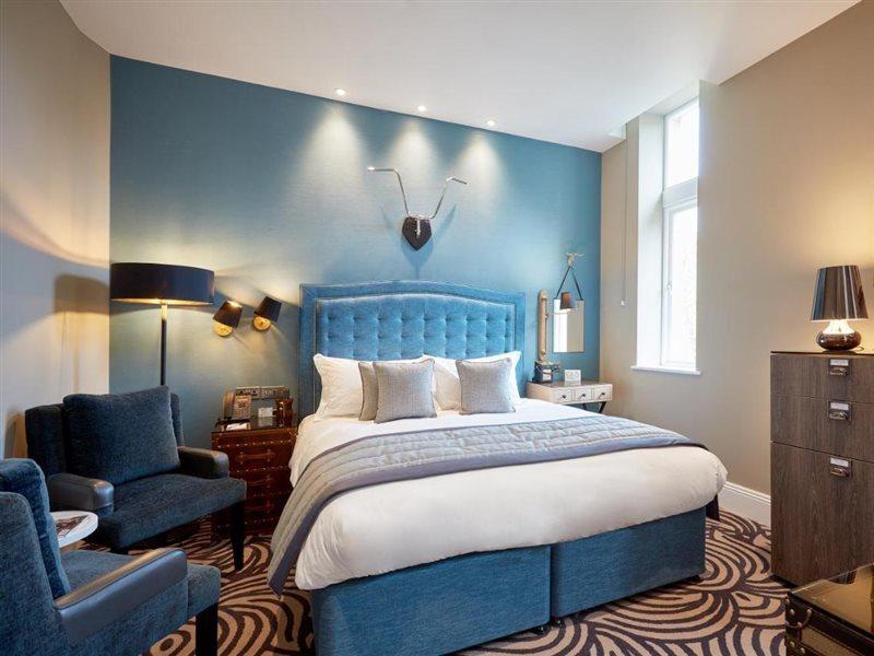 Oddfellows On The Park Cheadle  Exterior foto A bedroom at the hotel