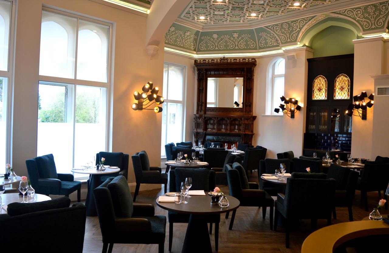 Oddfellows On The Park Cheadle  Exterior foto Interior of the restaurant