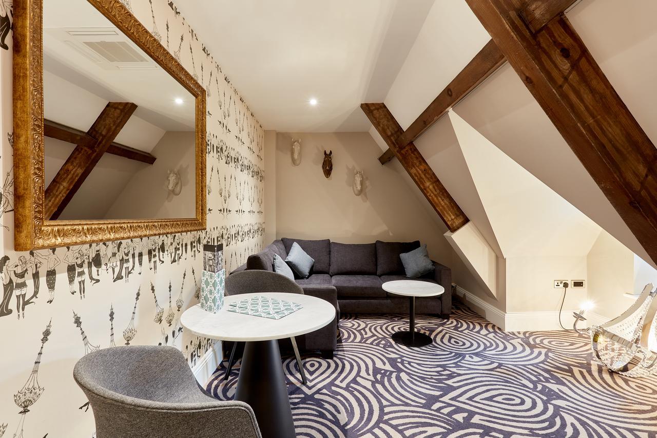 Oddfellows On The Park Cheadle  Exterior foto The interior of a suite at the hotel