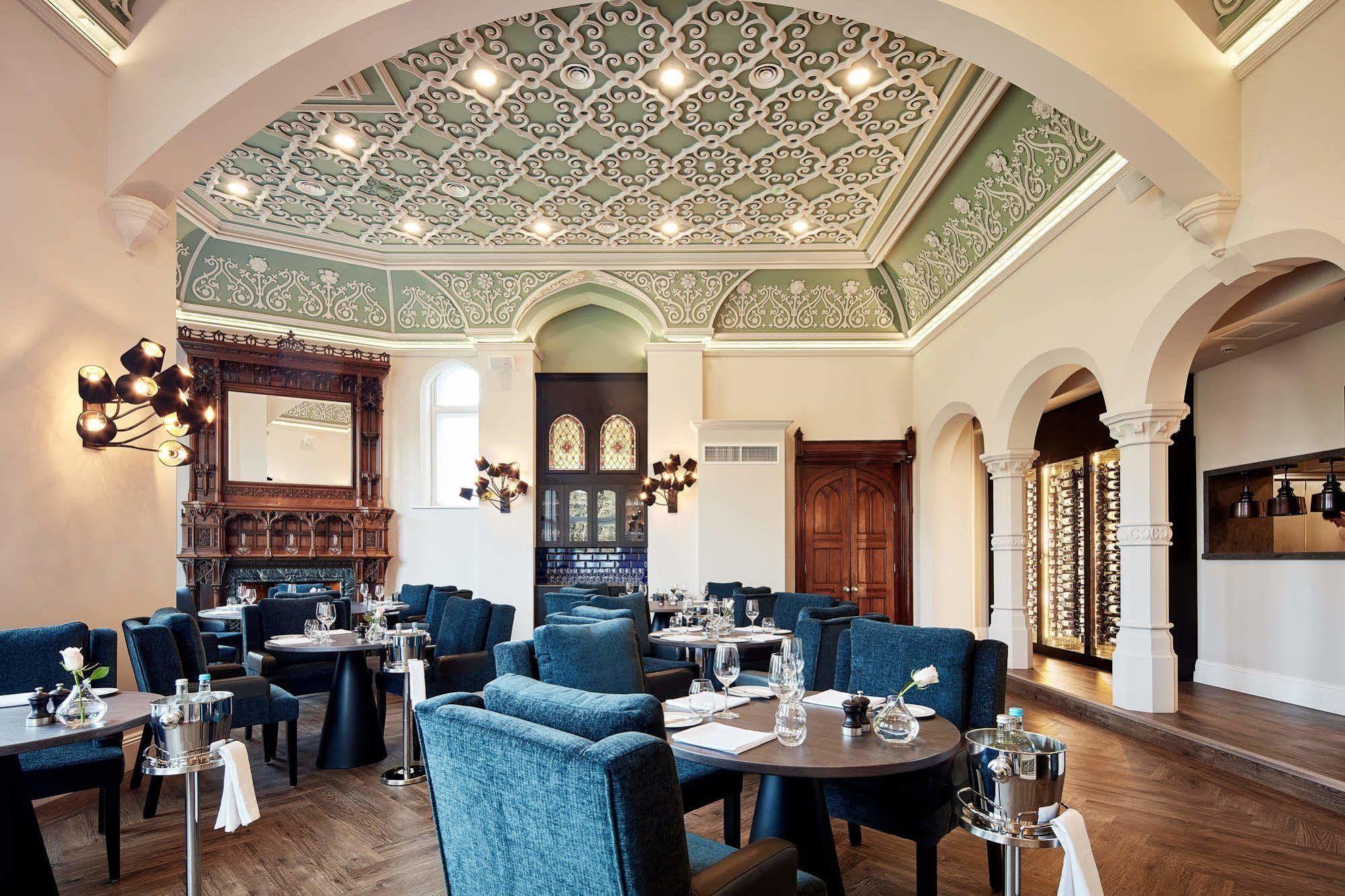Oddfellows On The Park Cheadle  Exterior foto The restaurant's interior